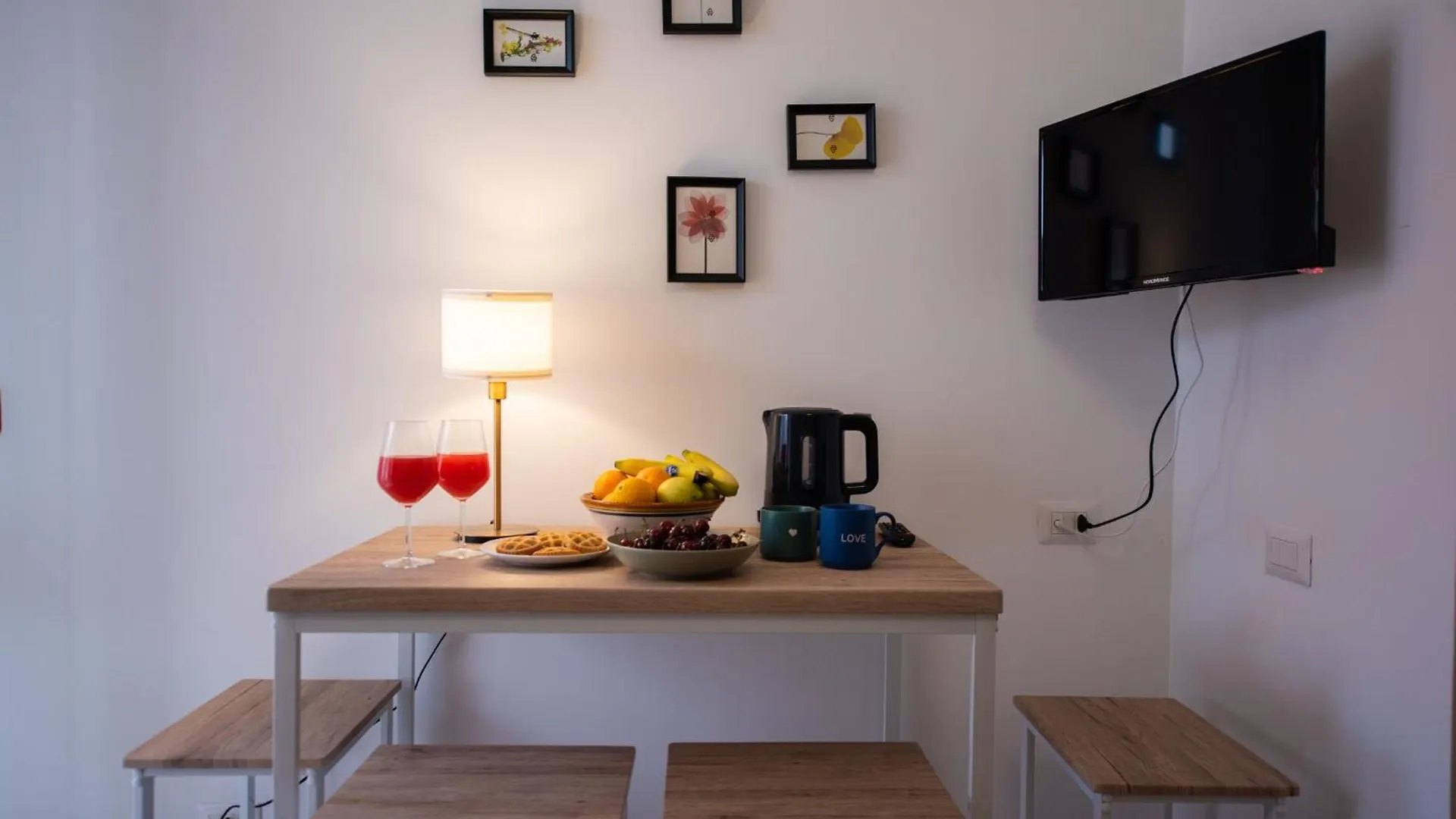 Villa Clara Suites تاورمينا